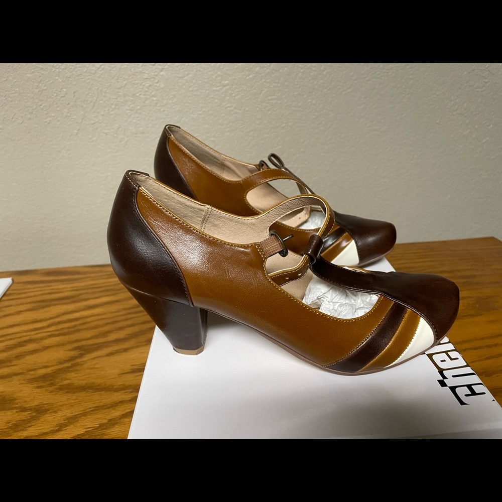 Beautiful vintage women’s heels size 7 worn only once